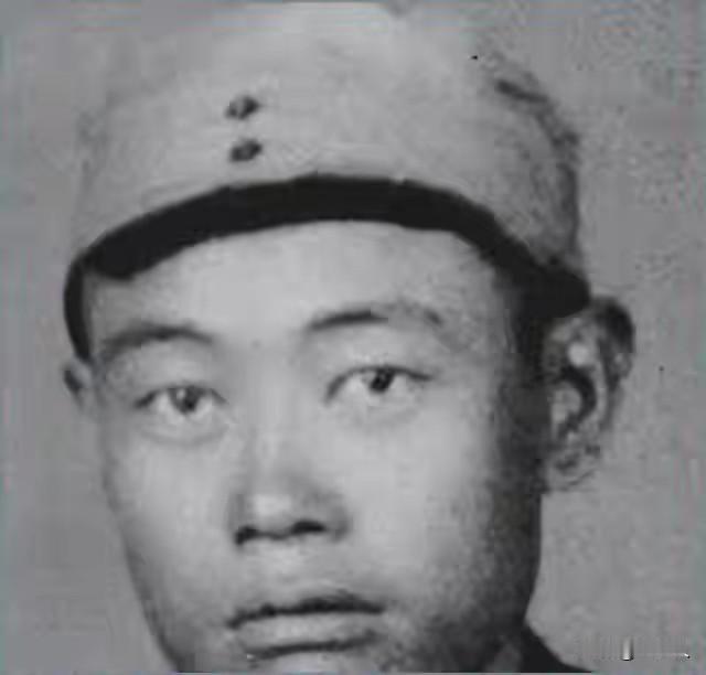 1955年授衔大典，少将龙开富刚下台，被伟人一把拉住：当官就忘了我？195