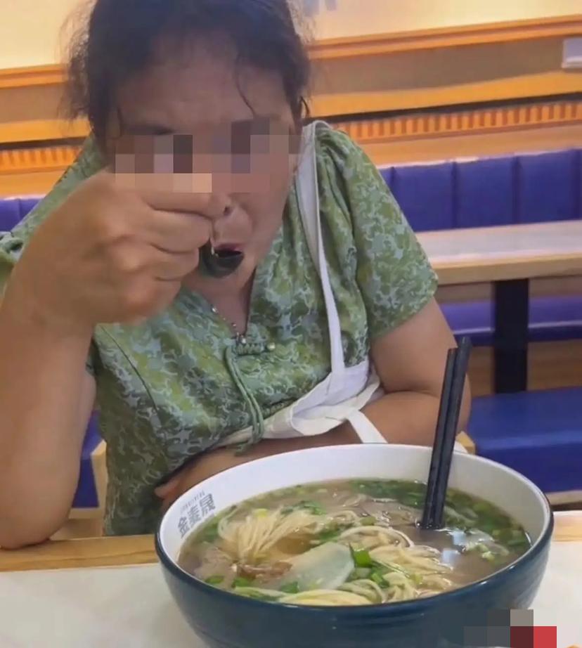 为什么要远离社会底层？前段时间，热搜上有这么一条令人窒息的视频。江苏某女