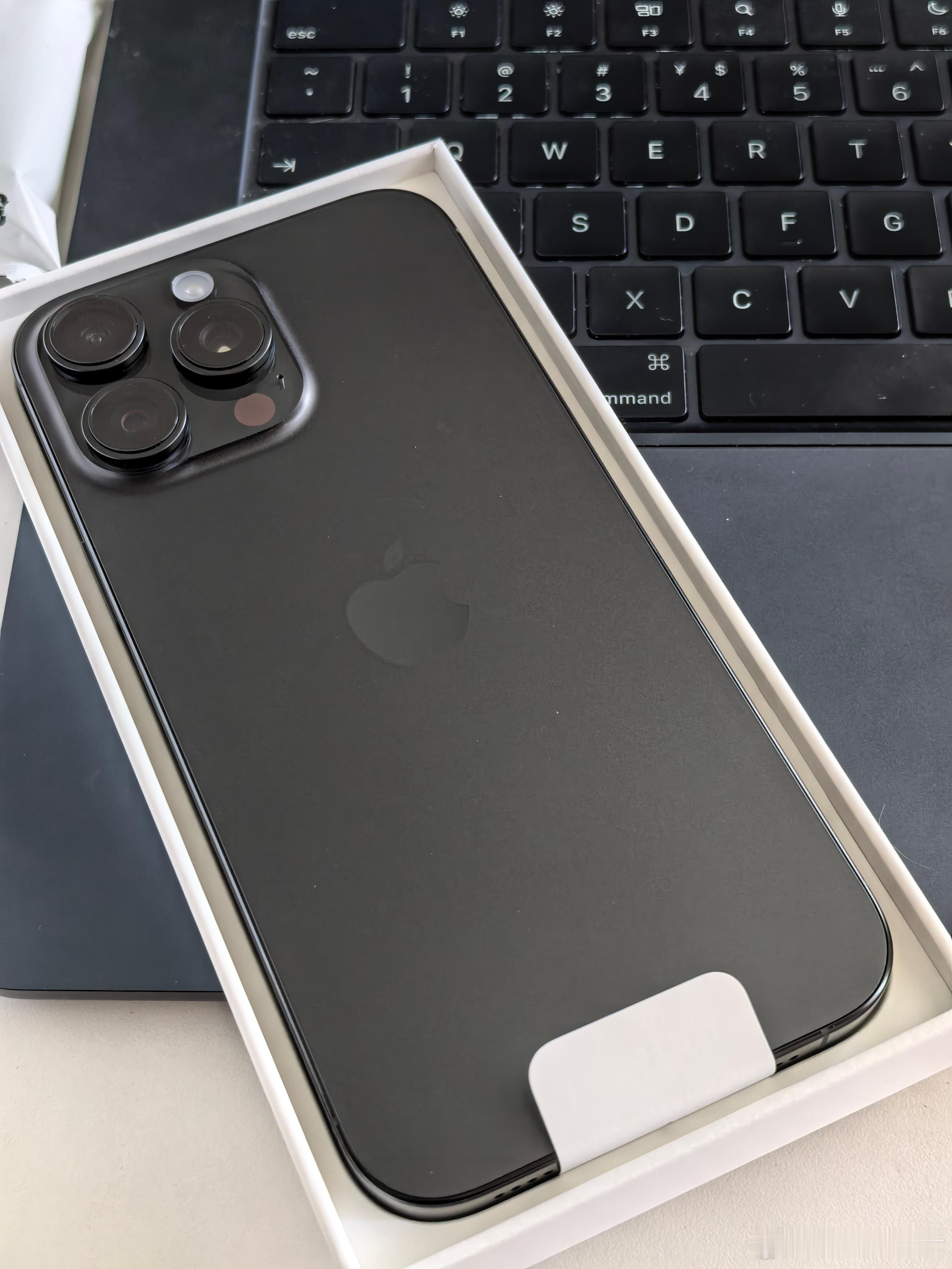 纠结了几天，还是决定先换回iPhone了[捂脸哭][捂脸哭]还是iOS更顺手ipho