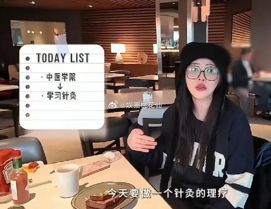 59岁的王祖贤，突然又以一种安静的姿态回到了大家视野里。生日那天，她发文说“这些