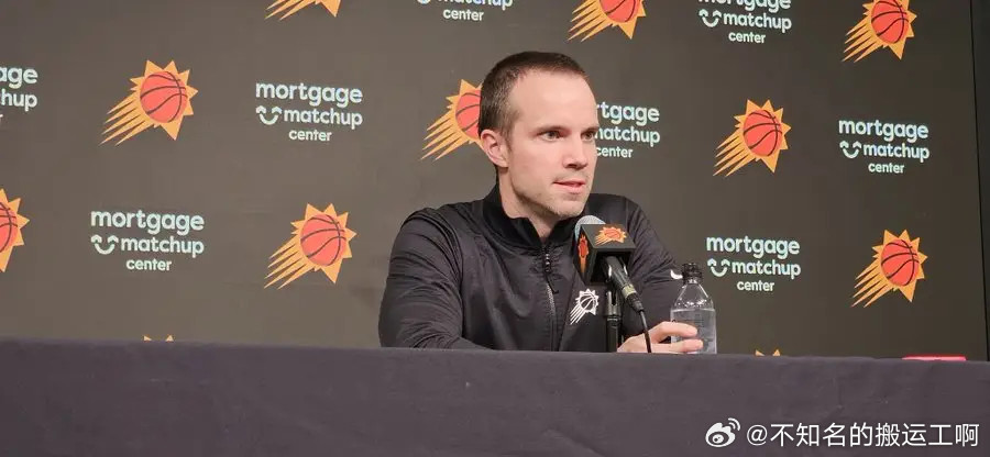 菲尼克斯太阳赛后，太阳主帅乔丹-奥特接受了采访，谈到了格林首秀的表现