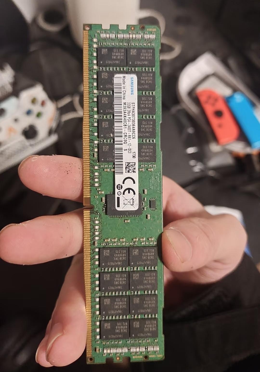内存条近一年价格变化：2025年：DDR4100元2026年10月：D