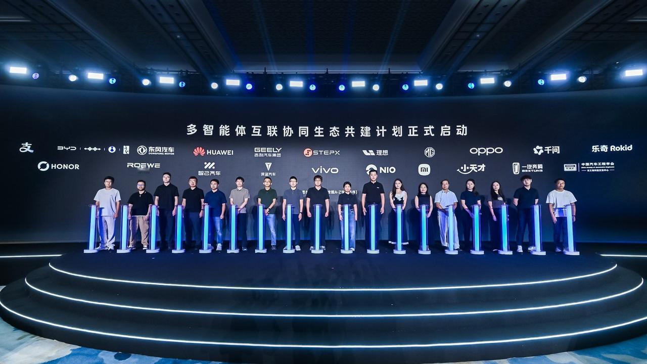 开车再也不用掏手机了？支付宝刚刚扔出个“王炸”，1600万辆车已经安排上了！