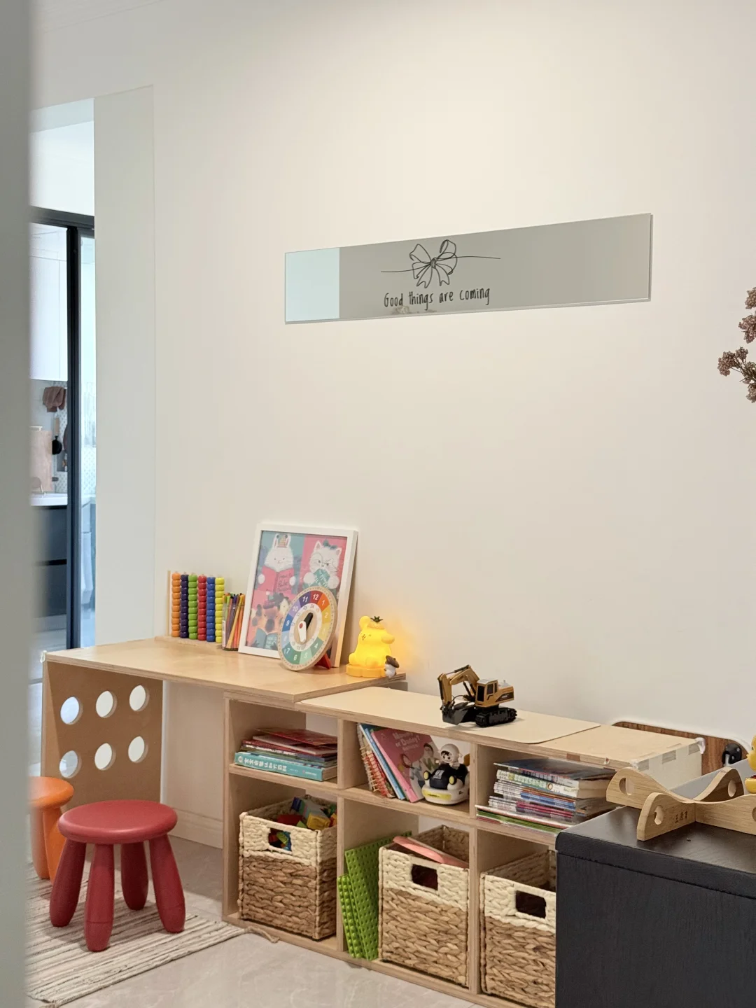 大白墙别空着！儿童休闲区这样装，太香了✨