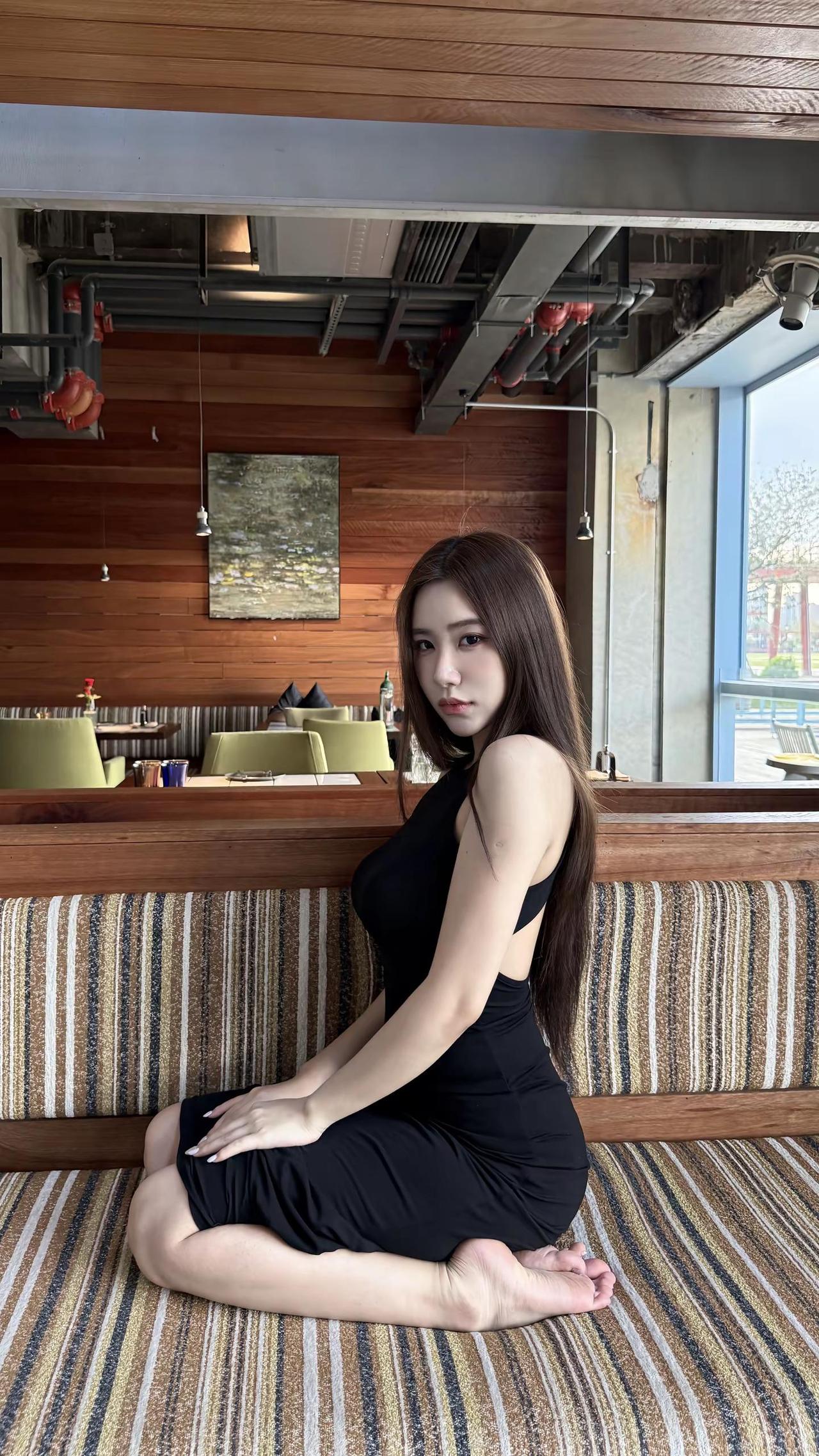 你算什么高智淡人穿搭姐感穿搭175御姐穿搭露背长裙