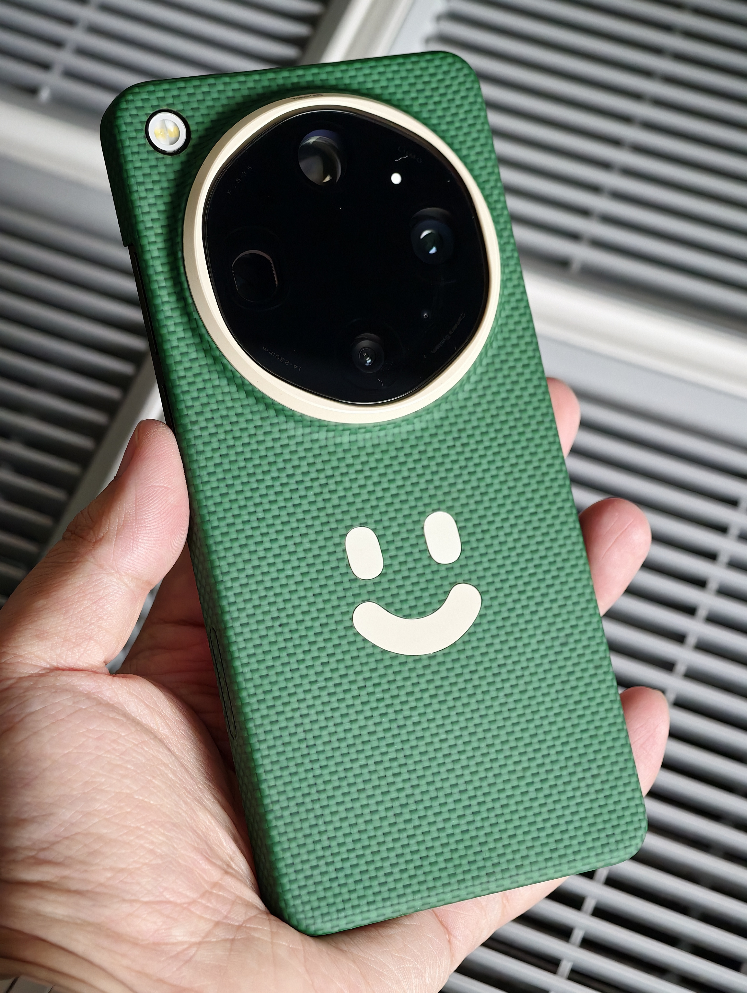 嘻嘻嘻嘻～俺先拿到了阿慕家的样品，OPPOFindX9Ultra大地苔原