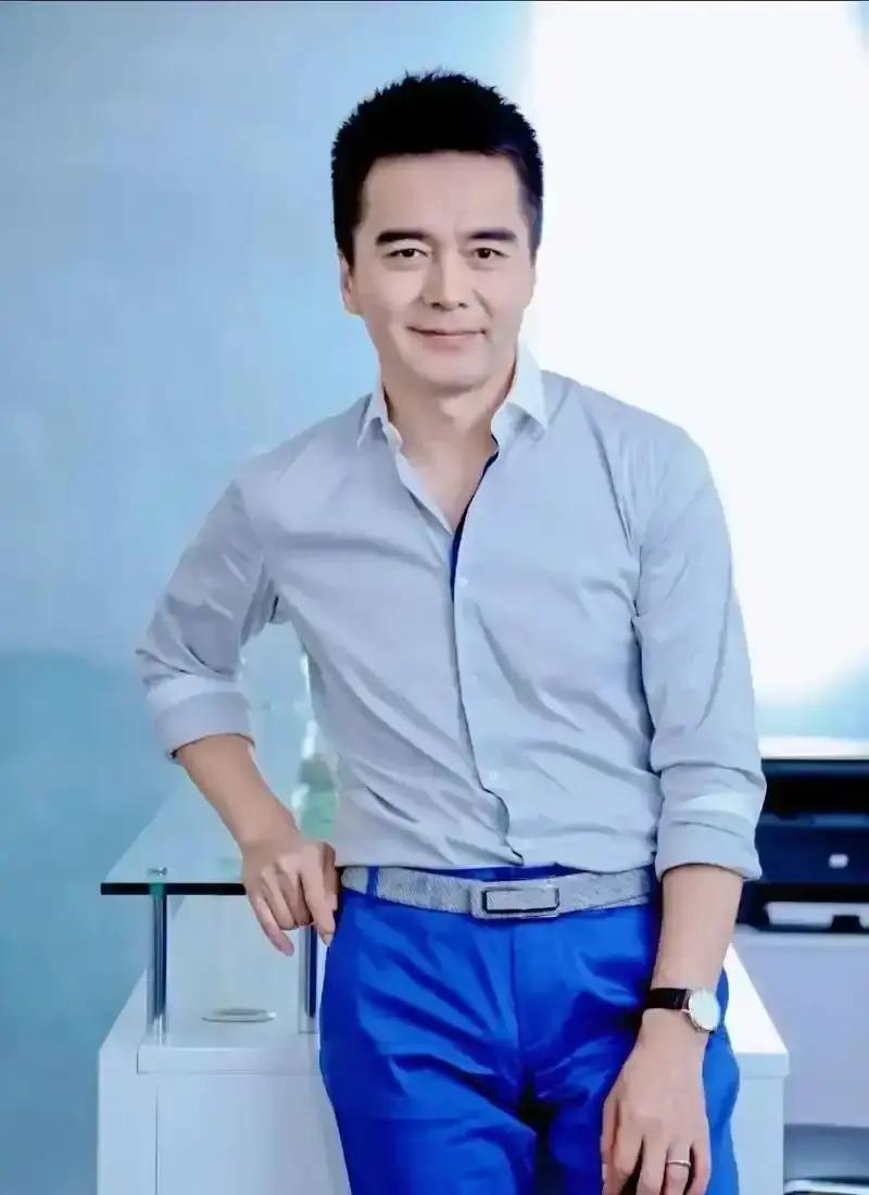 一位男演员，四段婚姻，三段都以病痛或离别收场。许亚军的初恋黄建萍，婚后不久就因