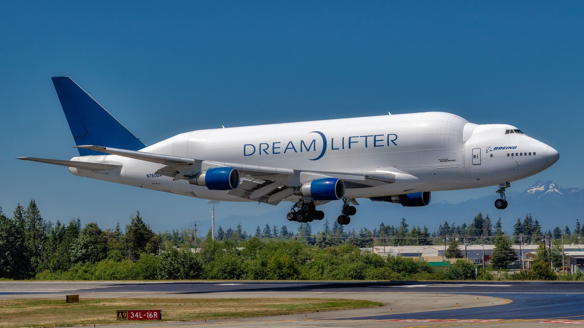 波音747-400LCF降落瞬间​​​