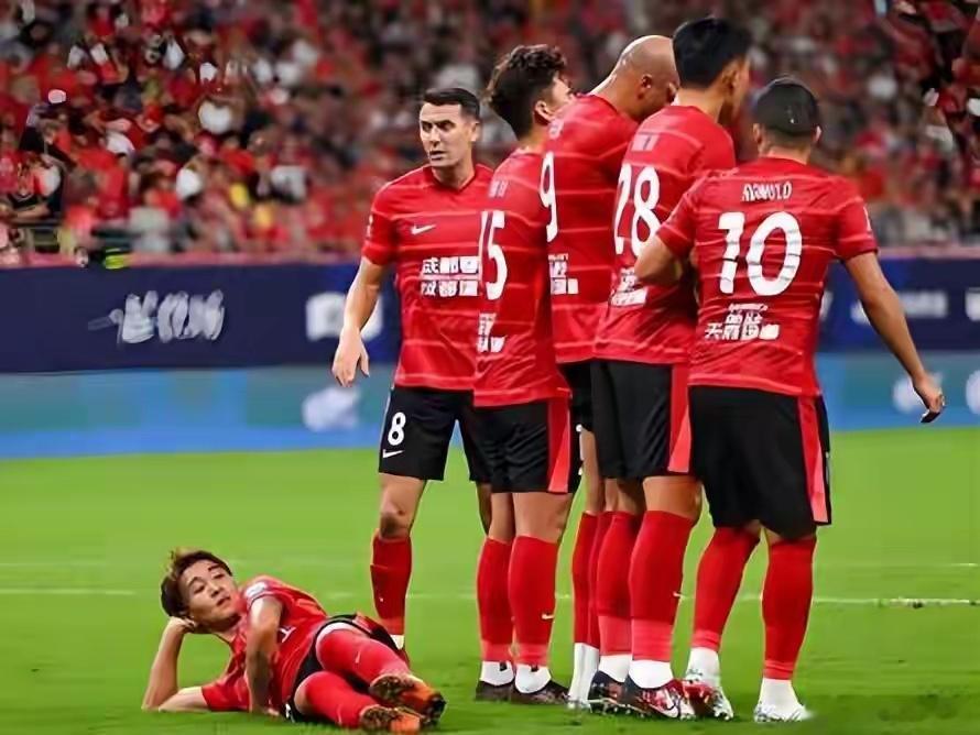 本赛季成都蓉城强势领跑中超，新帅约翰·阿洛伊西堪称联赛最佳新帅，战术改造效果显著