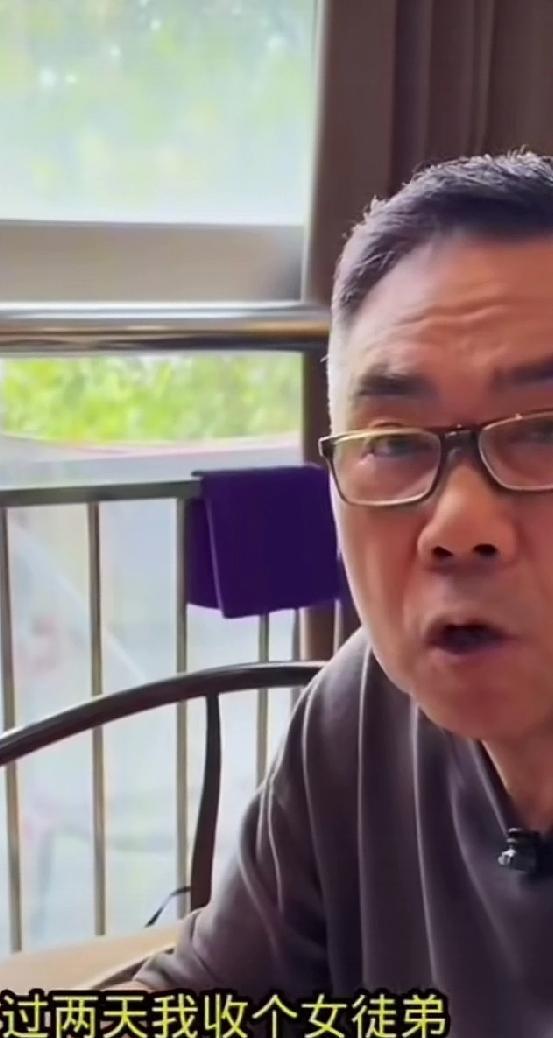 杨议否认了一切。但相声圈的人，连否认都像在抖包袱。他直播里说，在海河哭是想爹