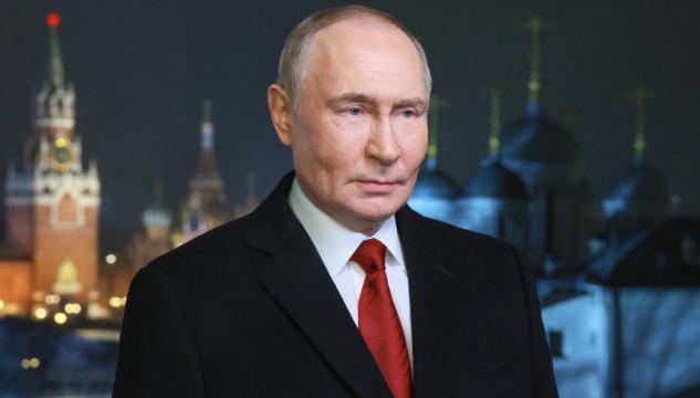 普京以一人之力凝聚整个国家，他却成了俄罗斯最脆弱的一环。 2025年12月，