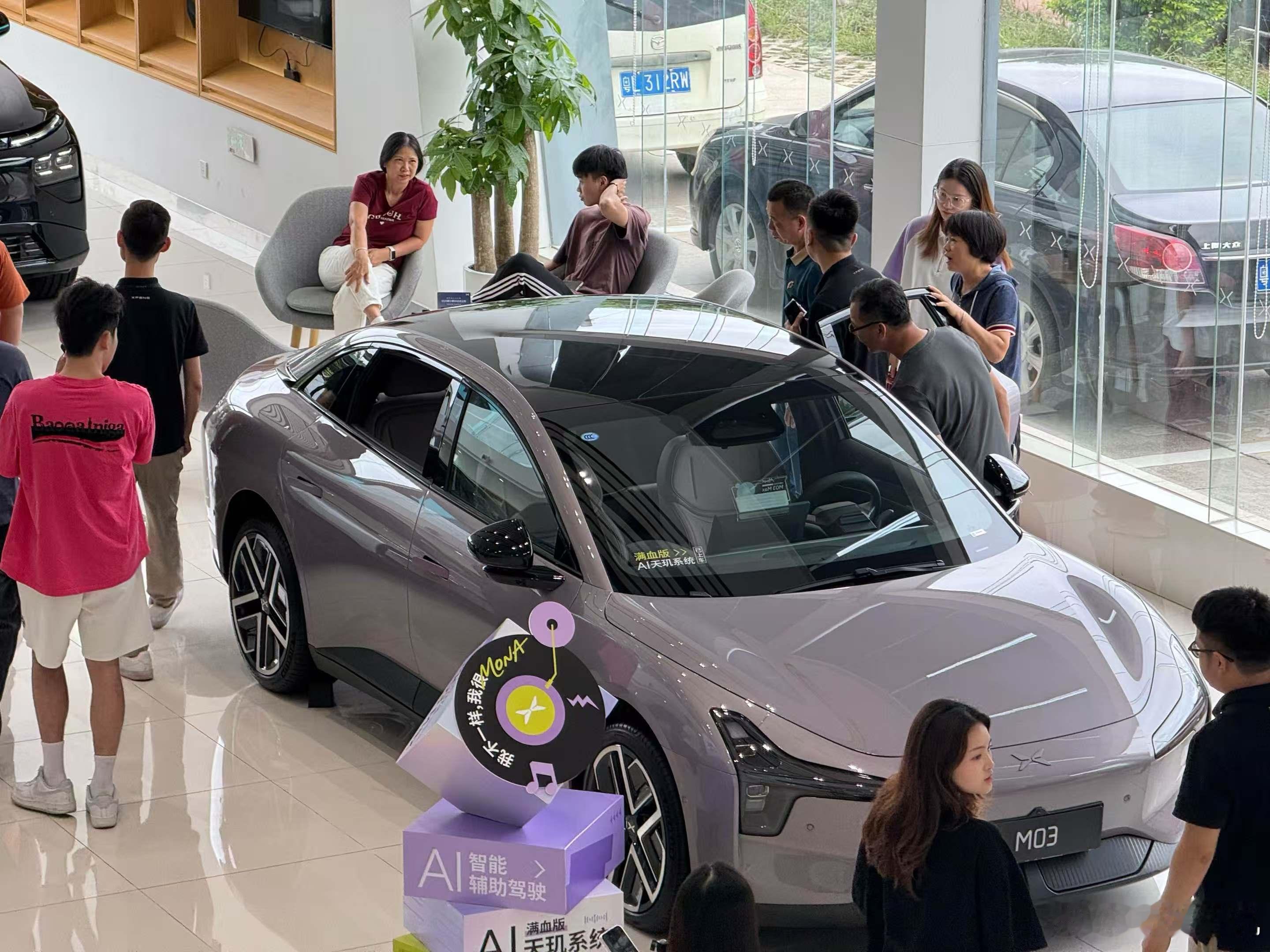 小鹏MONAM03Max上市首周末，各地门店被年轻用户“挤爆”，人群画像与此