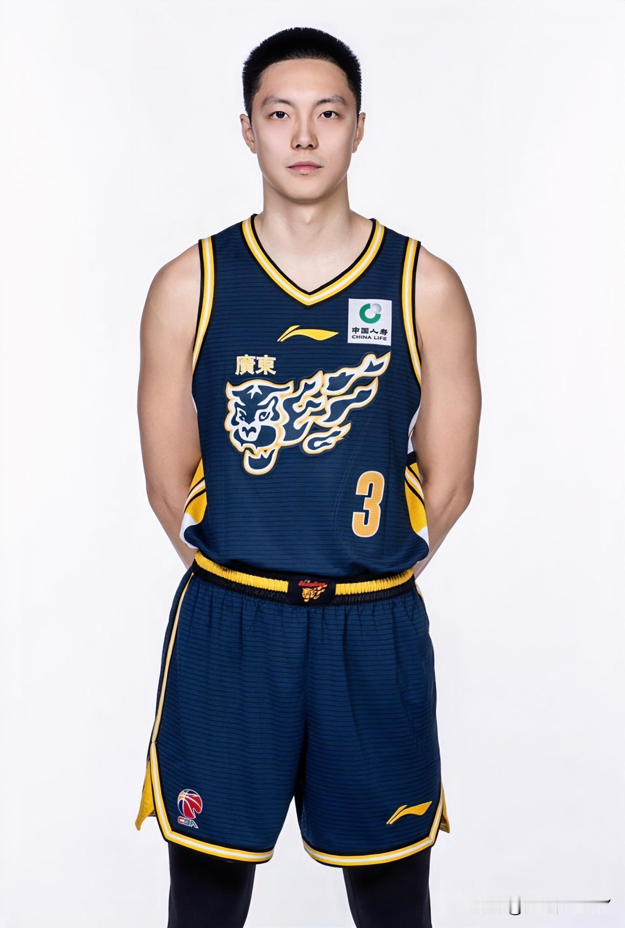 我算是搞明白了！其实胡明轩状态不佳是有原因的，不知道大家注意了没，那就是膝