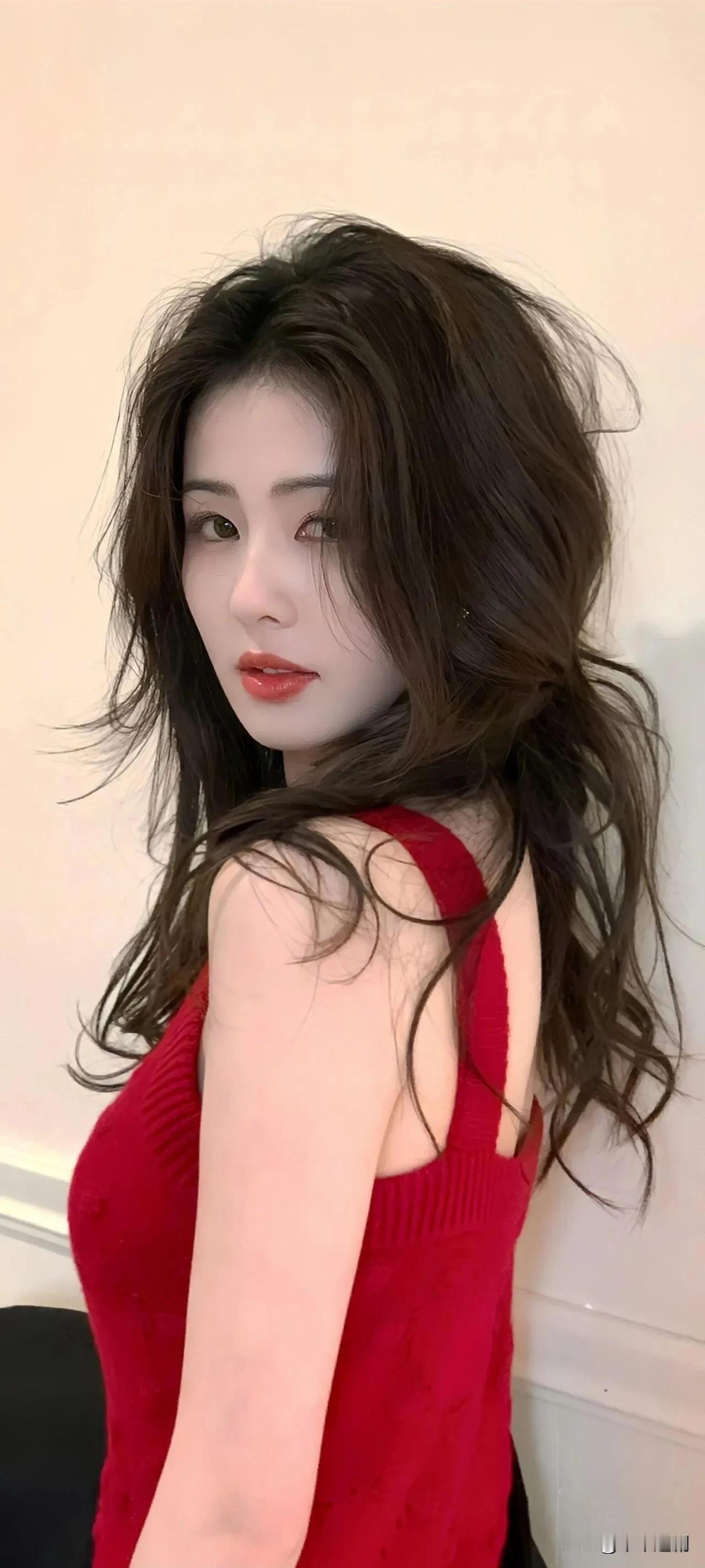 红卷缱绻，心动藏在一抹红里深情的文案更佳的文案浪漫的文案