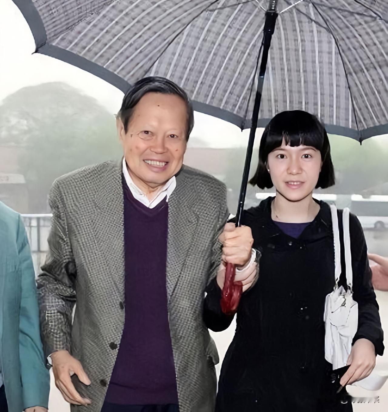 杨澜在采访杨振宁和翁帆的时候问了一个很多人想问却不敢问的问题，她说：您去世后，