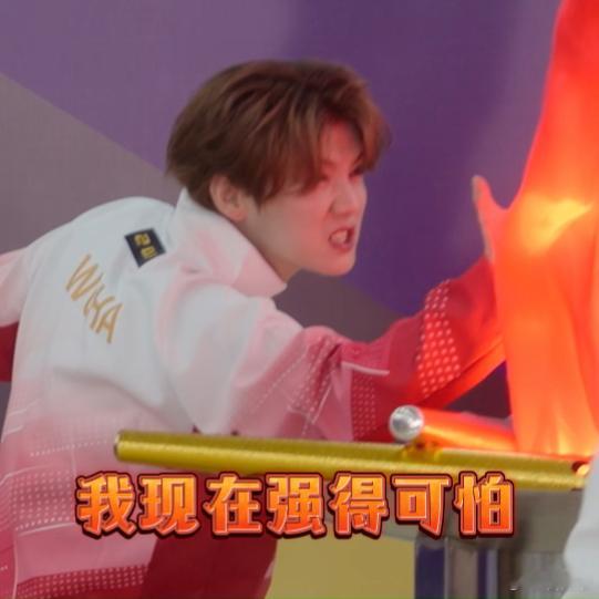 鹿晗中二魂燃烧哈哈哈哈哈看五哈运动会这段真的被鹿晗逗乐了，环保火炬点火仪式现场