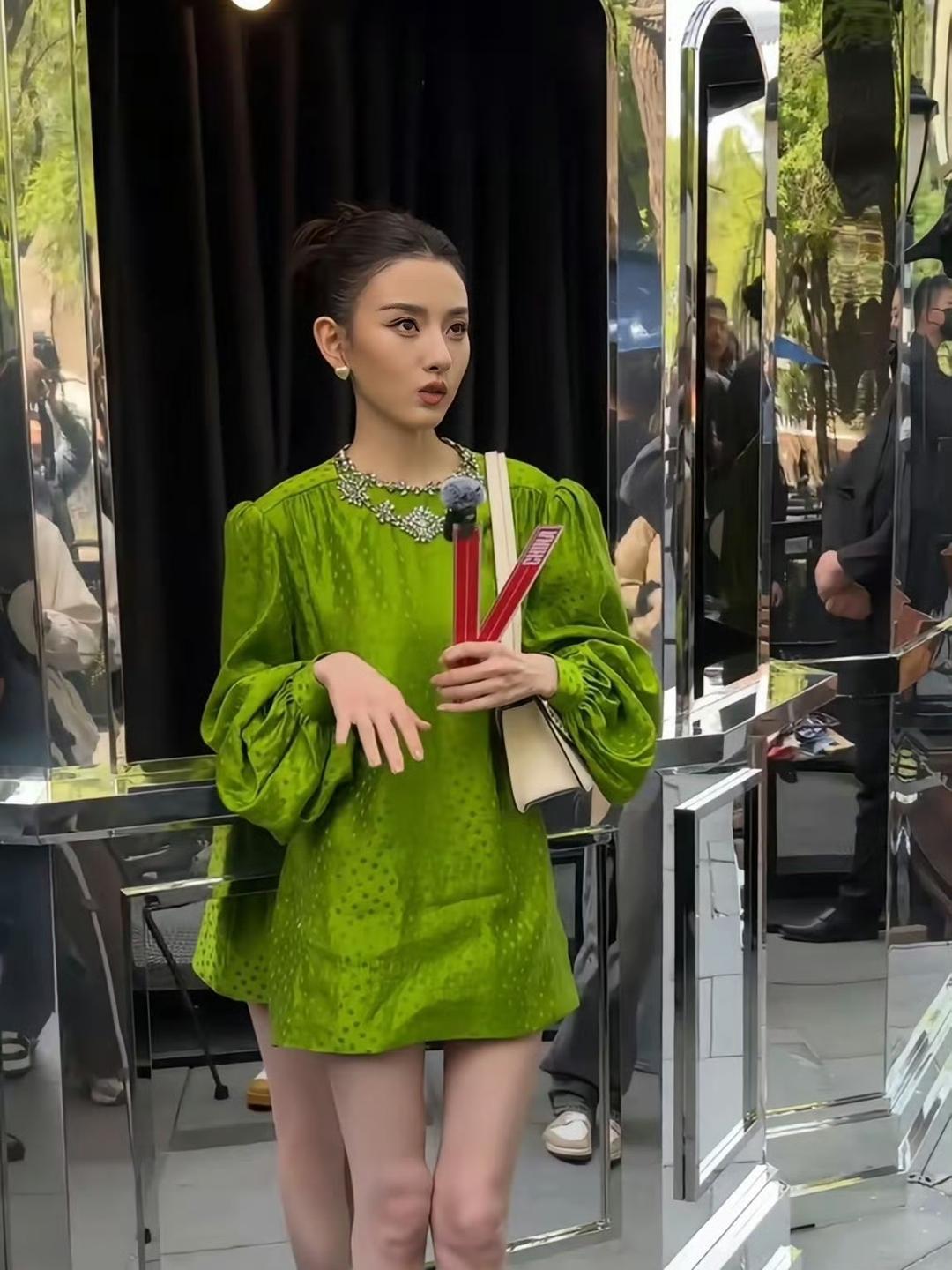 瘦是瘦了点，不过祖儿的骨相好牛，怎么瘦脸都不垮，还是好紧好上镜…