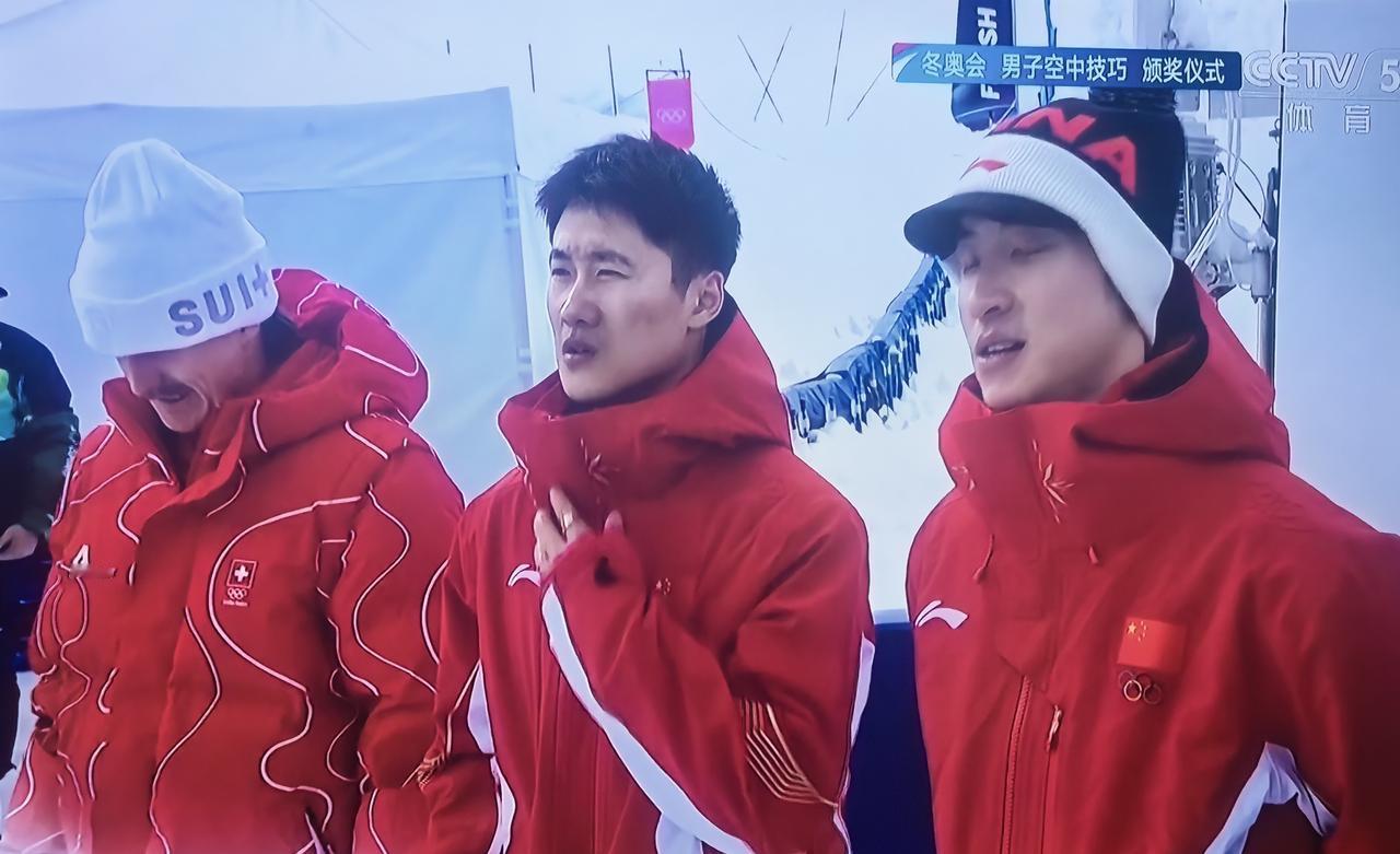 昨天我们还在抱怨女子自由式滑雪空中技巧澳大利亚选手的打分比孔凡钰高不公平，今天男
