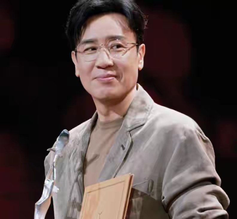 飞天奖提名名单出来了，《沉默的荣耀》在名单里。大家觉得演员拿下飞天、白玉兰、金