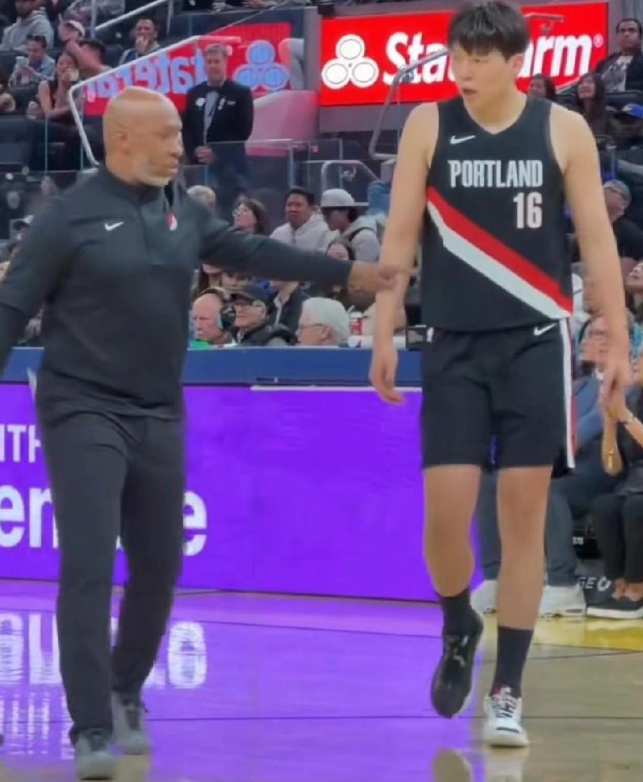 没有中国商业市场，杨瀚森在NBA还能走多远？4分6犯离场，也就比周琦强一点，新秀