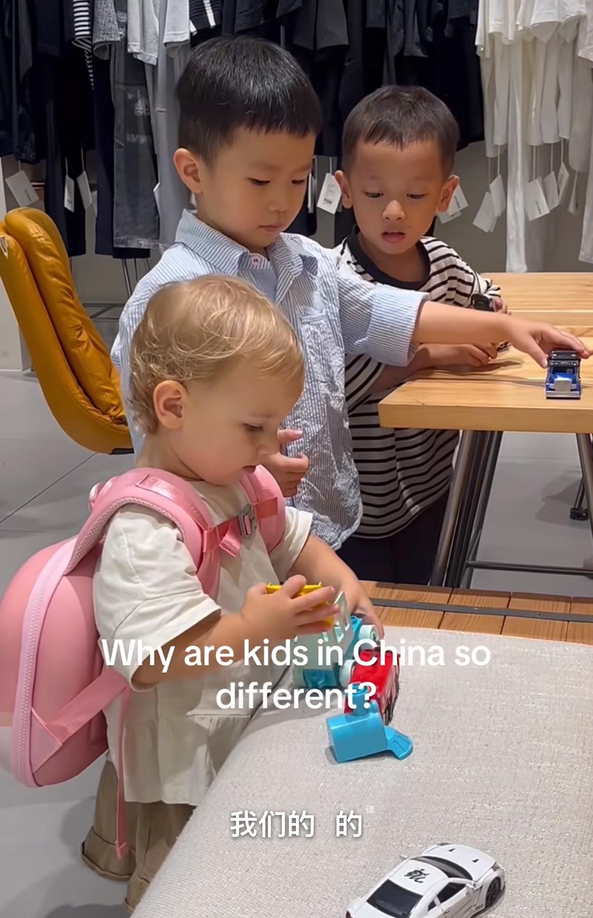 英国妈妈发视频“为什么中国孩子总是那么友善的对待外国人？”她带着孩子去服装店里面