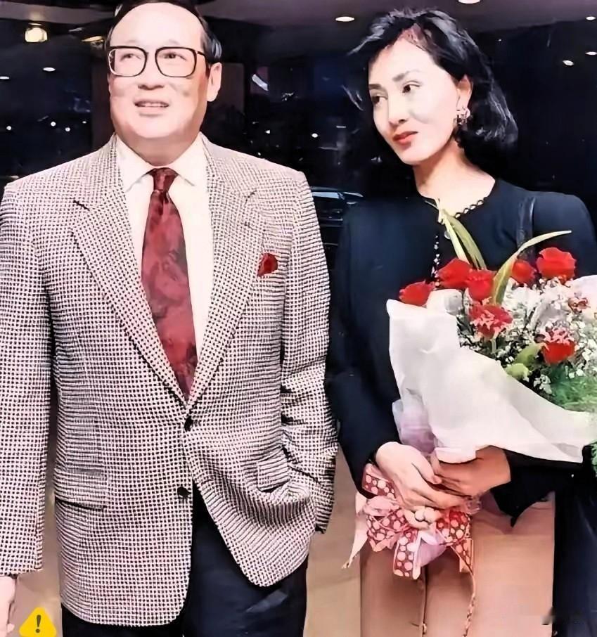 1000万摆在桌上，只要她签一个字，婚就离了。她没签。多年后，丈夫离世，她继承7