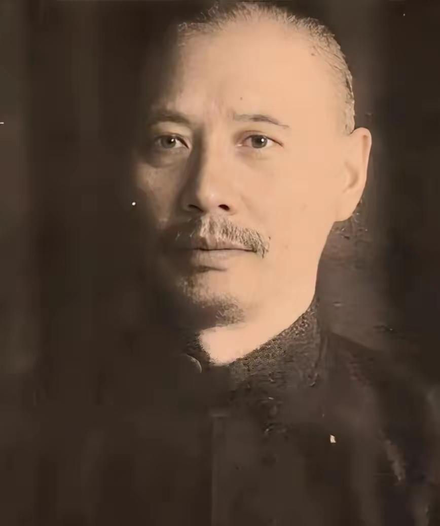 1943年，戴笠亲自带队闯入同盟会元老居正家中，指控其儿媳私设电台，居正拍桌怒吼