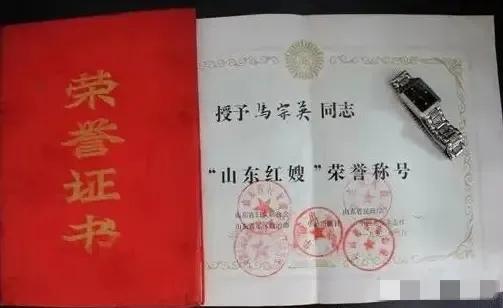 1941年，一八路军干部被伪军五花大绑，要押进城审问。这个被绑之人，是八路军