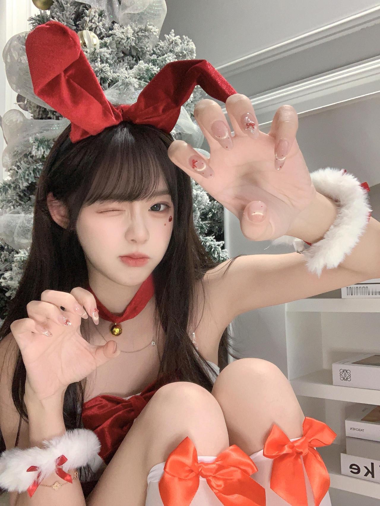 做了圣诞美甲我就这样🎄圣诞小兔上线！这次做的美甲超级满意！！