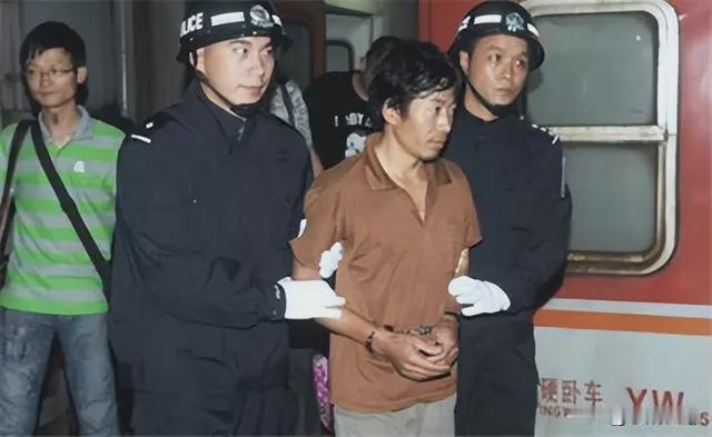 难道老实人就活该忍气吞声吗？2011年，浙江丽水一位老人被同村人伤害，打人者却