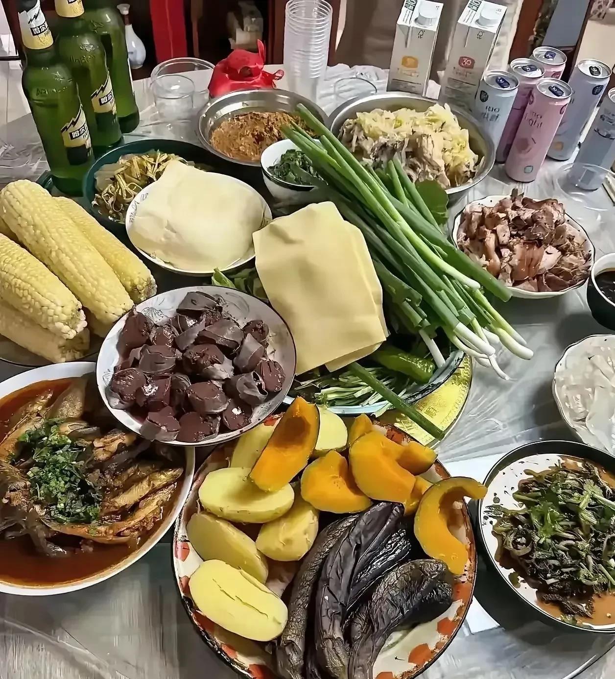 东北人的这桌饭菜，南方人会走吗？一网友说：我是东北人，可能也会扭头就走，