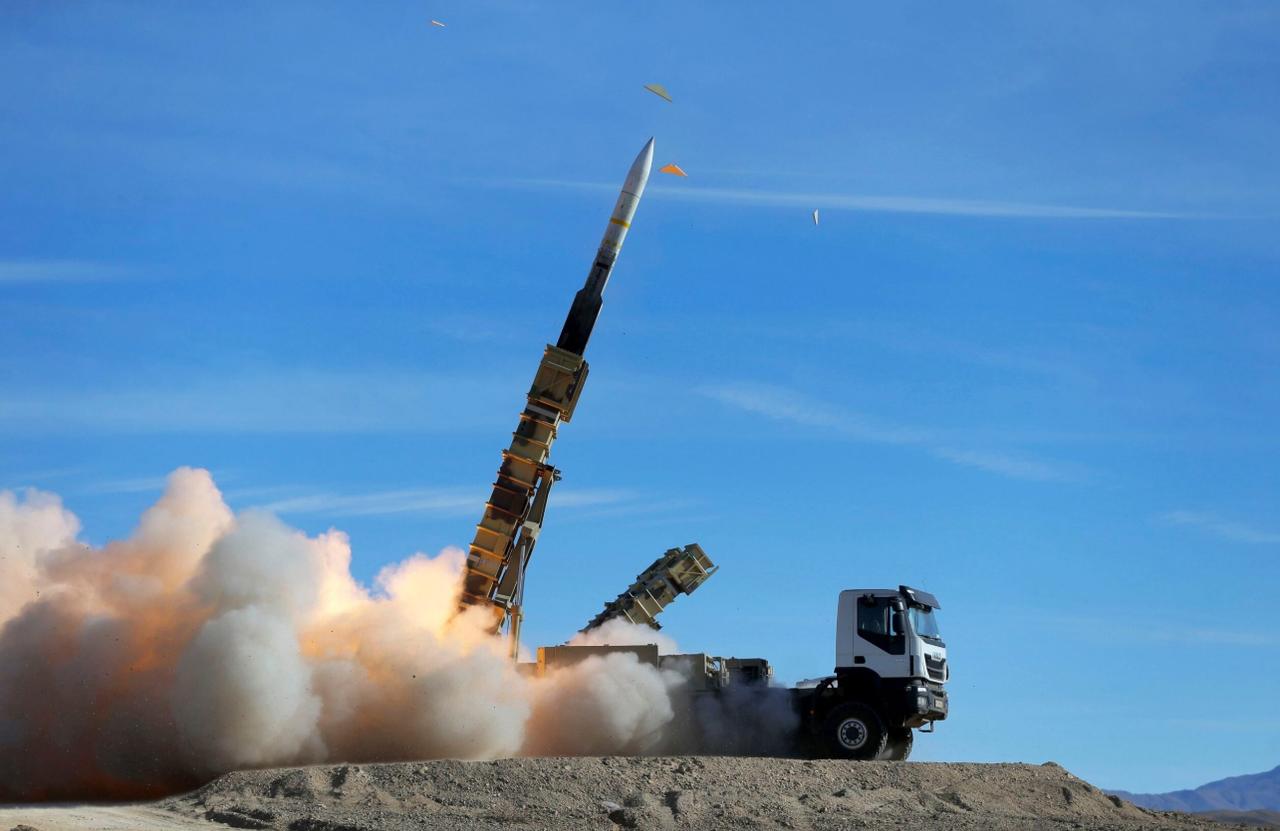 伊朗公布前期战果，造成200名美军死伤，炸毁价值11亿美元的雷达 在对伊朗开