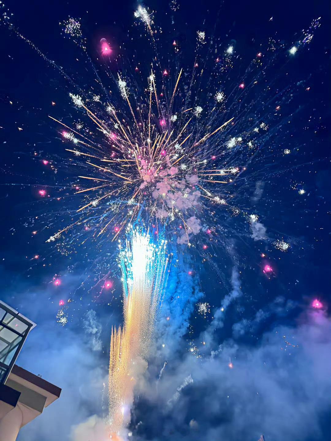 时间不语却回答了所有问题过年回家翻手机相册，发现手机里全是这些年的年味照，爸妈