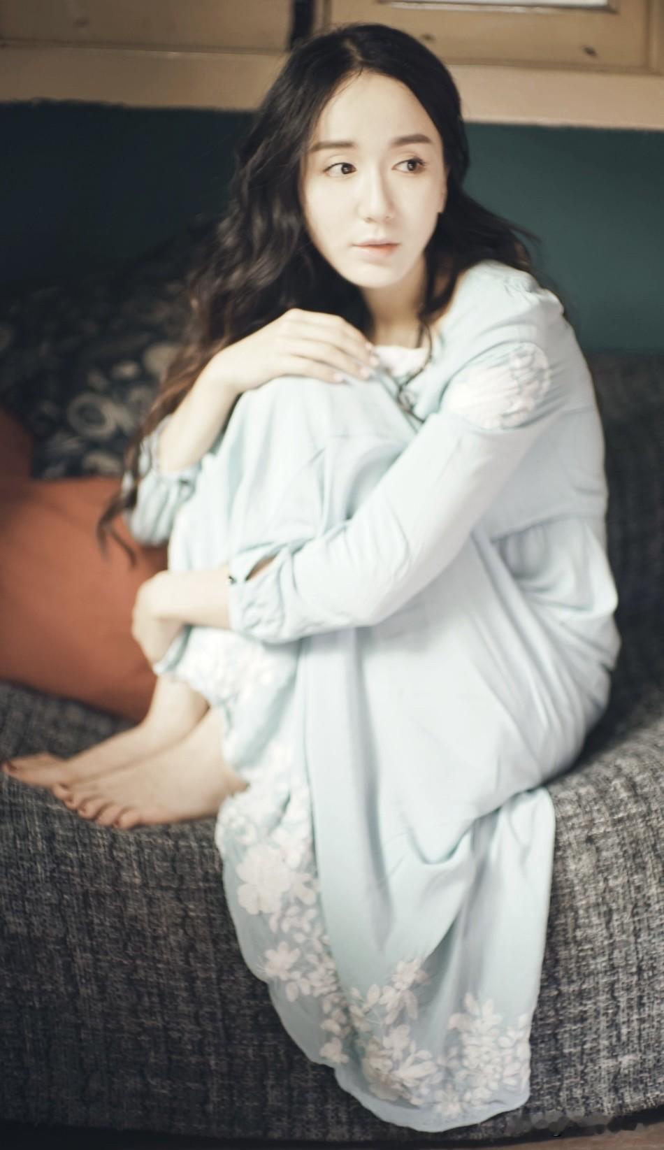 娄艺潇文艺女青年
