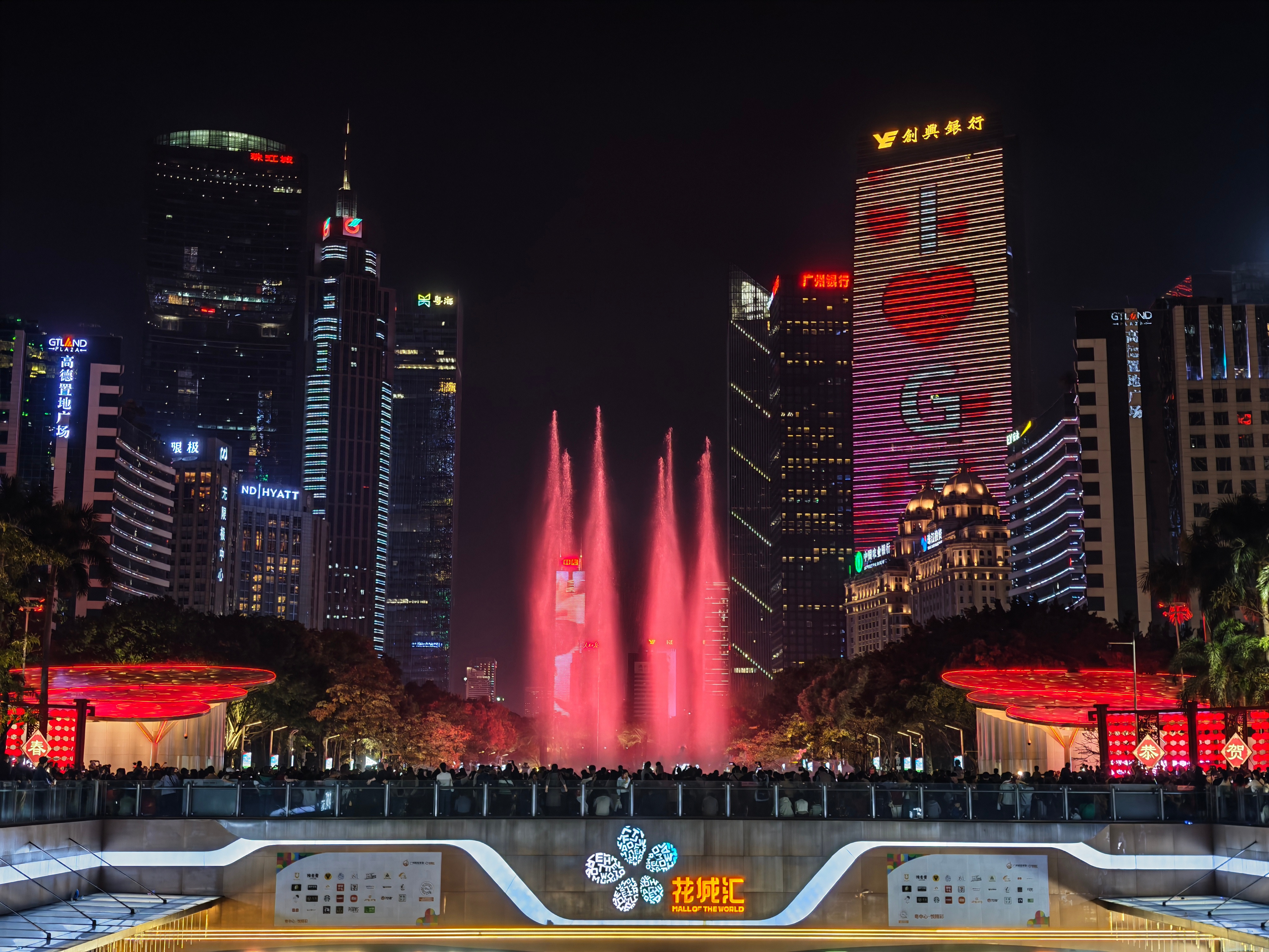 荣耀Magic8Pro用几个月了，相册已经塞满日常碎片，真的是随手拍都稳。日常