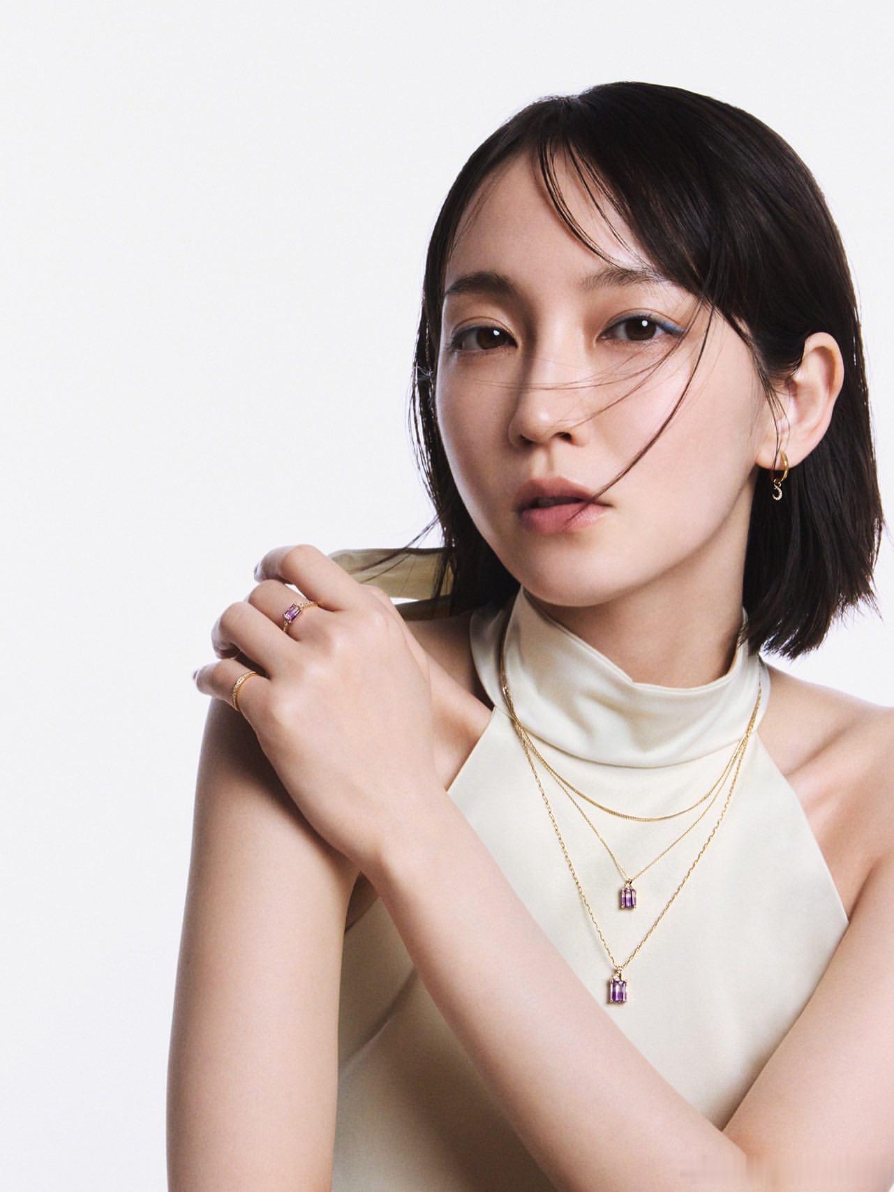 吉冈里帆给fashionpost拍摄的一组写真