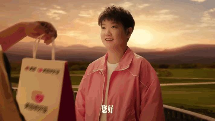 美团是怎么想的这个广告创意？孙颖莎你到底是怎么被说服拍这个广告的？镜头特写得太搞