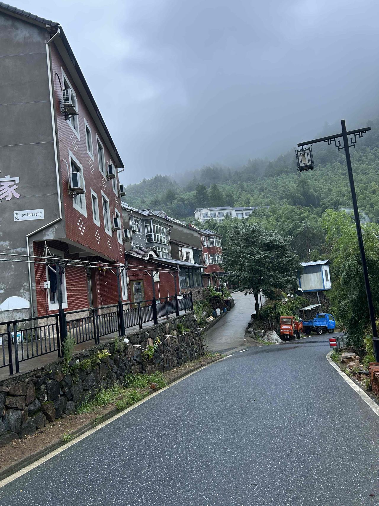 偶尔出逃山野，治愈所有疲惫。山水无言，却能抚平人心所有浮躁。