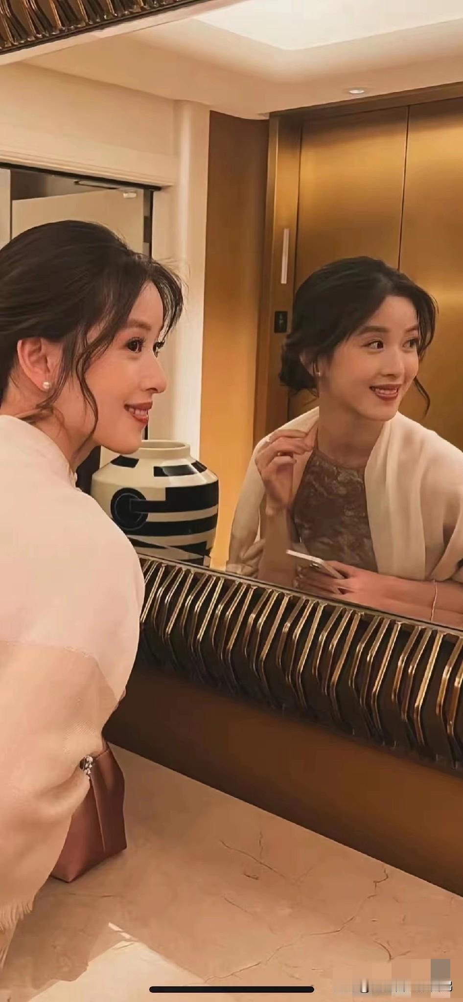 奉劝大家不要被章泽天骗了章泽天的野心不止做京东老板娘，这几天她担任VOGUE客