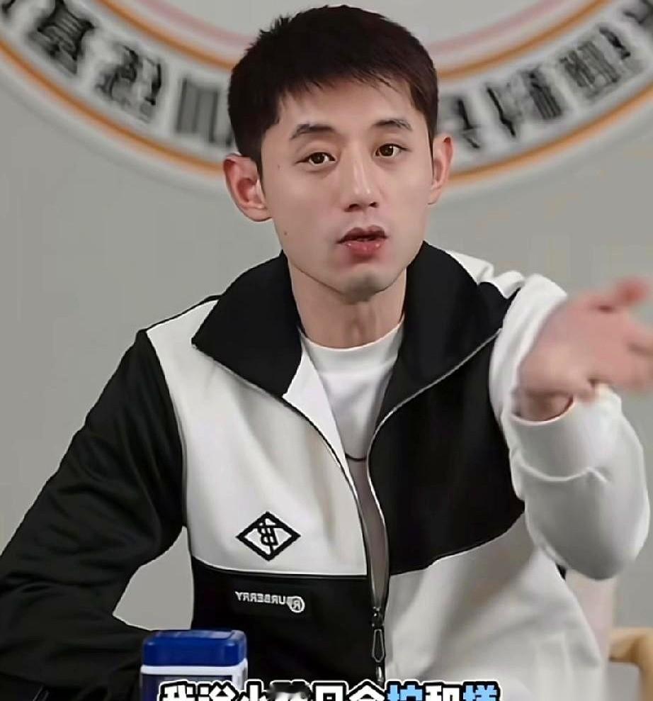 张继科这话，真是毒辣。说小胖樊振东接球，就两招：拧，和搓。外行一听，哟，这不