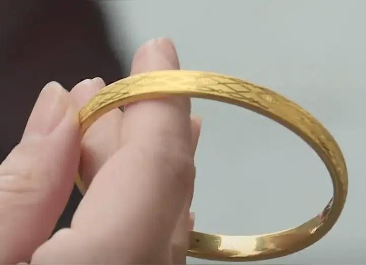 反复看了好几遍浙江“洗金偷金”的新闻，最让我脊背发凉的，不是那消失的4.87克黄