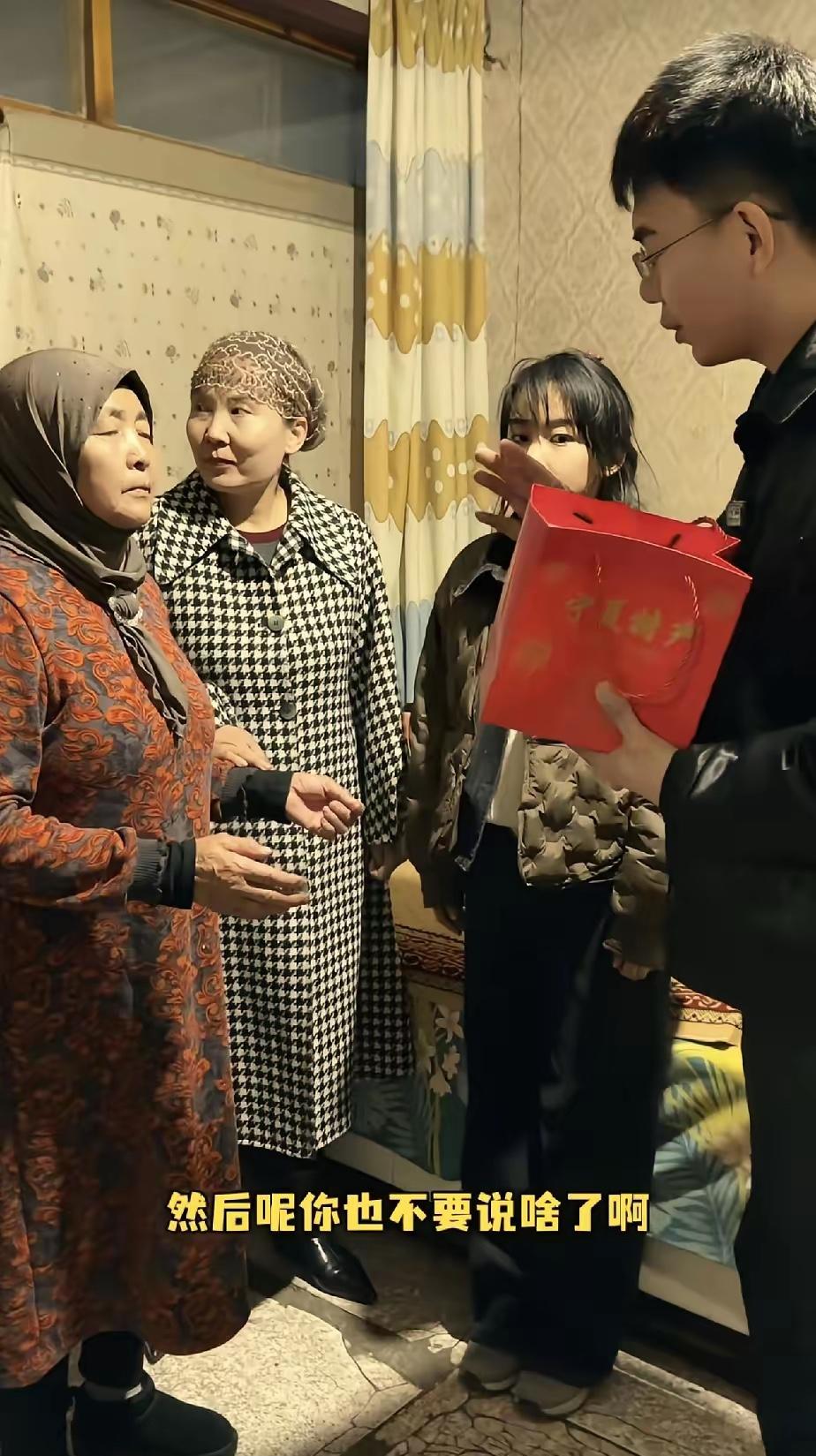 宁夏救人的李佳婷，影响还在扩大，有一位当地做餐饮的老板，这事儿发展到现在，已经