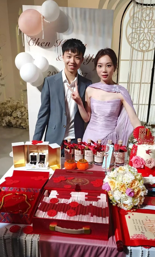 不怪小姐姐一脸幸福，换谁谁不是。[大笑][大笑]