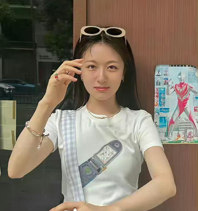 李兰迪素颜也太美了，明星还是不一样。