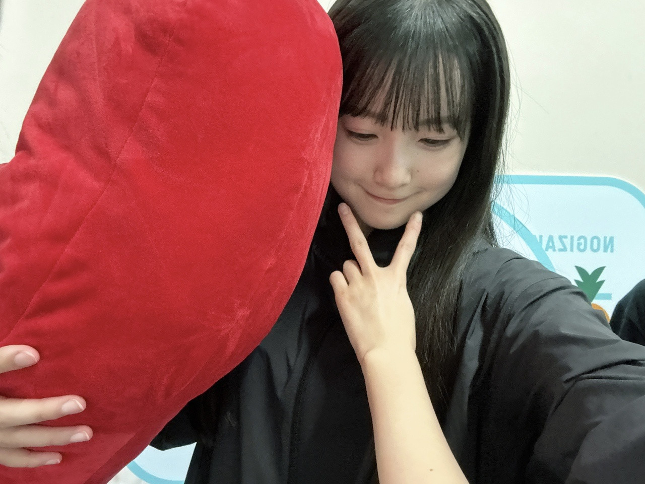 鈴木佑捺「上の写真はあかりが持ってくれた明太子と咲月さんピースです♡かわいい