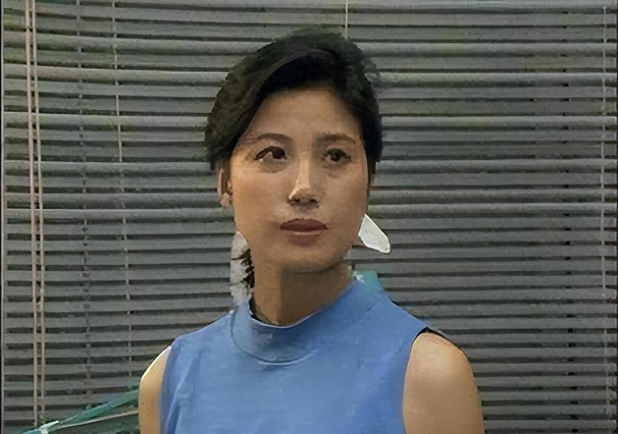 前夫铁了心不要孩子，她二话不说直接离了。转头嫁了个画家，没想到51岁这年纪，居然