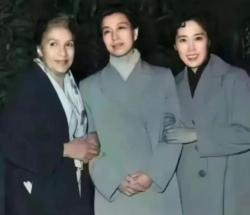 这张老照片背后藏着中苏关系史上的重要节点，我将结合1954年赫鲁晓夫访华的历史背