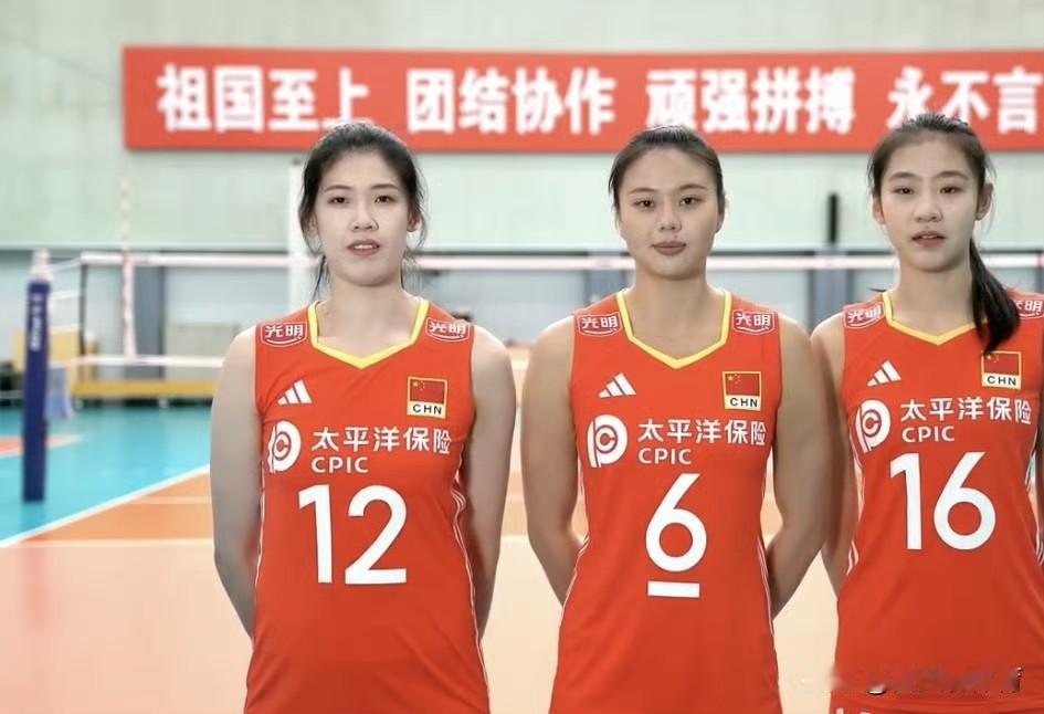 中国女排这东拼西凑，凑了几个月才东拼西凑，凑出来24人！24人大名单中，其中有5