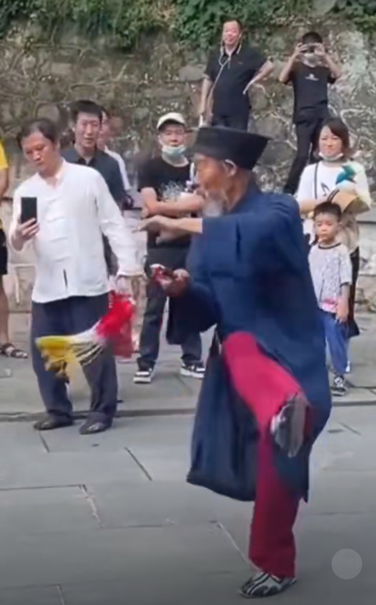 求教大家一个问题，就是为何道士都瘦，为何和尚都胖，难道是因为练的功法不一样所导致吗？