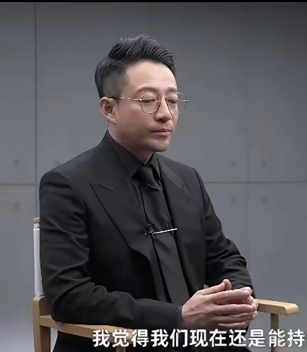 小菲这波商业布局，是真把“鸡蛋不放在一个篮子里”玩明白了。作为麻六记创始人